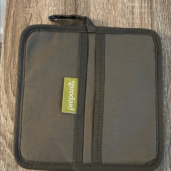 Leaf Pattern Green Silicone Pot Holder - Picture 3 of 3